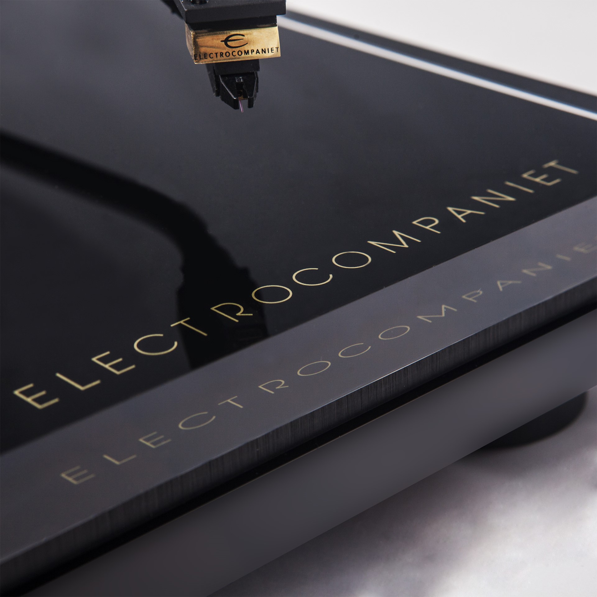 ECG-1 TURNTABLE 黑膠唱盤