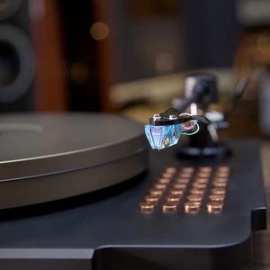 COPPERHEAD-X WITH AESHNA -CARBON TONEARM 黑膠唱盤（含碳纖維唱臂）