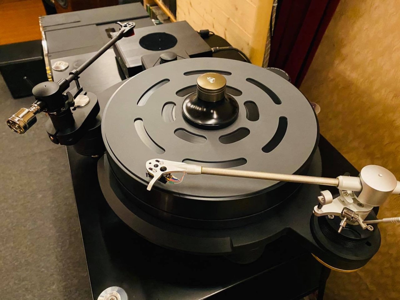 ZV8-X TURNTABLE WITH AESHNA -TITAN TONEARM 黑膠唱盤（含乙支鈦合金唱臂-銀線版）