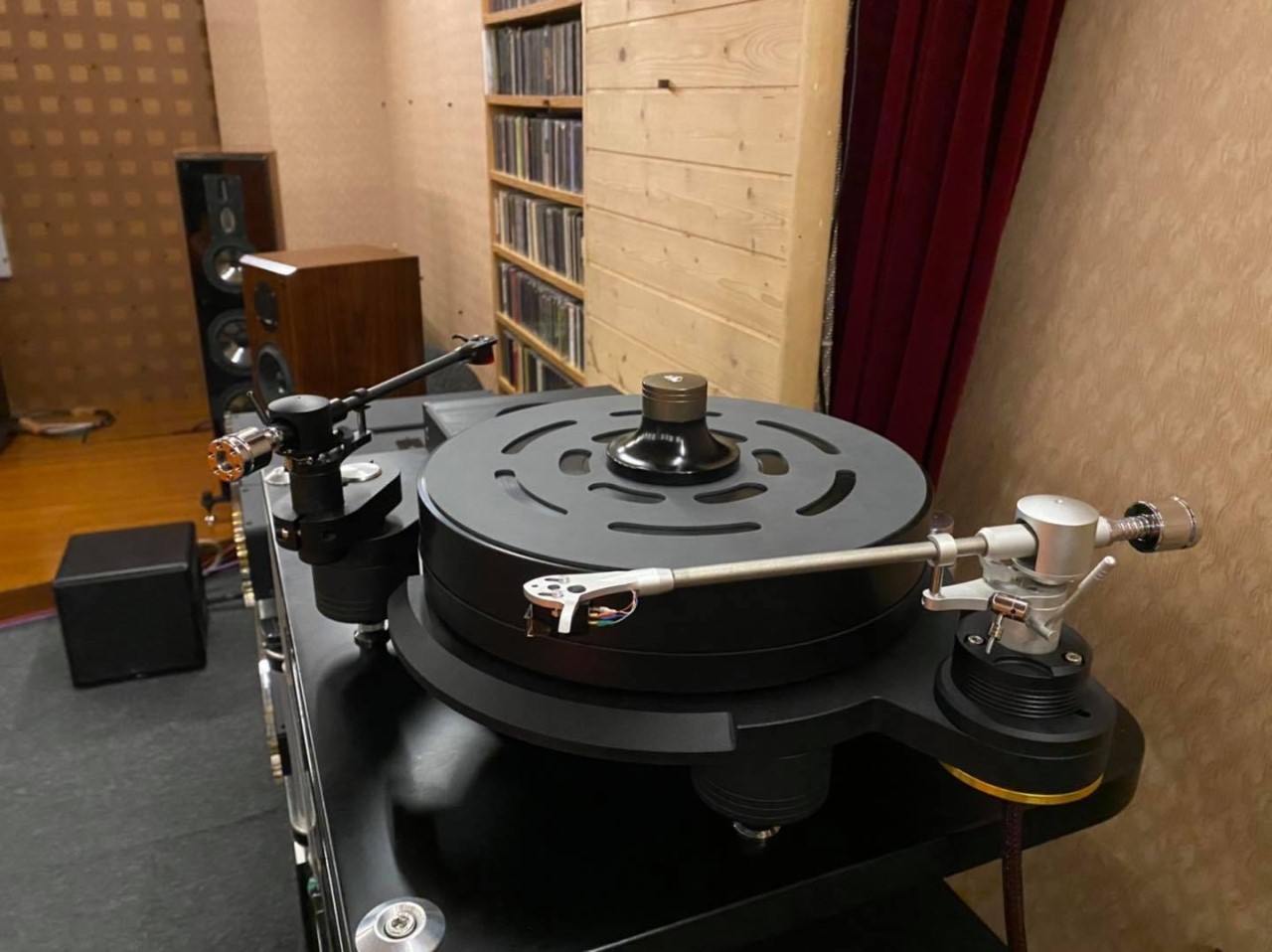 ZV8-X TURNTABLE WITH AESHNA -TITAN TONEARM 黑膠唱盤（含乙支鈦合金唱臂-銀線版）